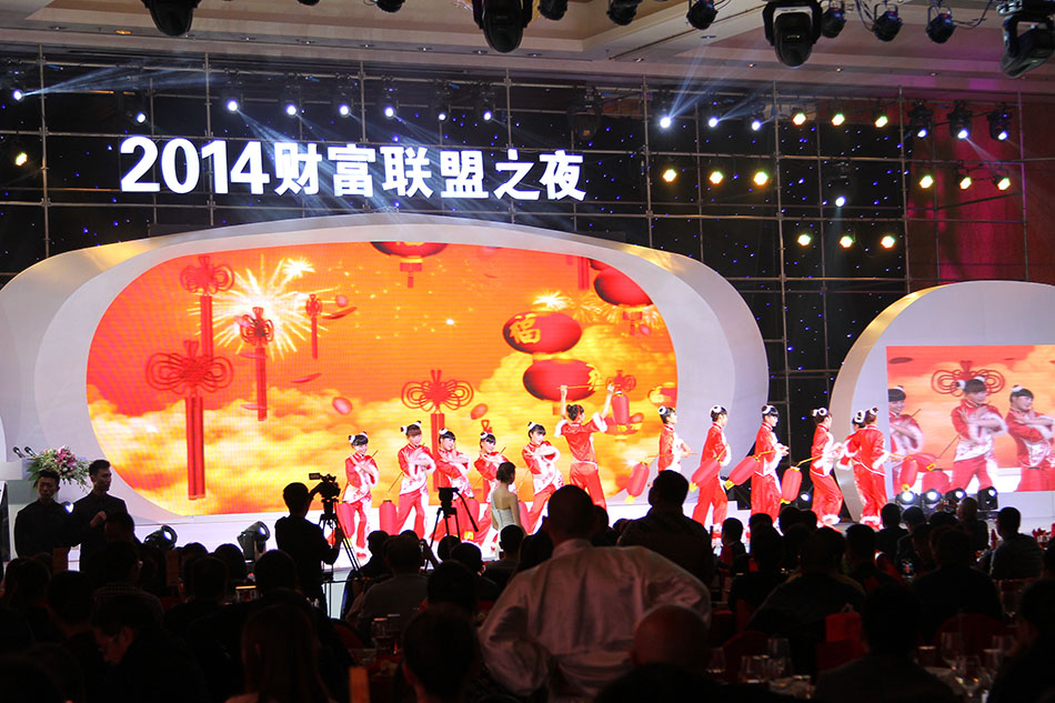 演员上舞台后的效果