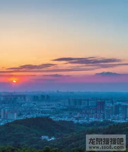 龙泉山上的成都全景